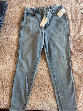 Good American Light Wash High-Rise Skinny Jeans
